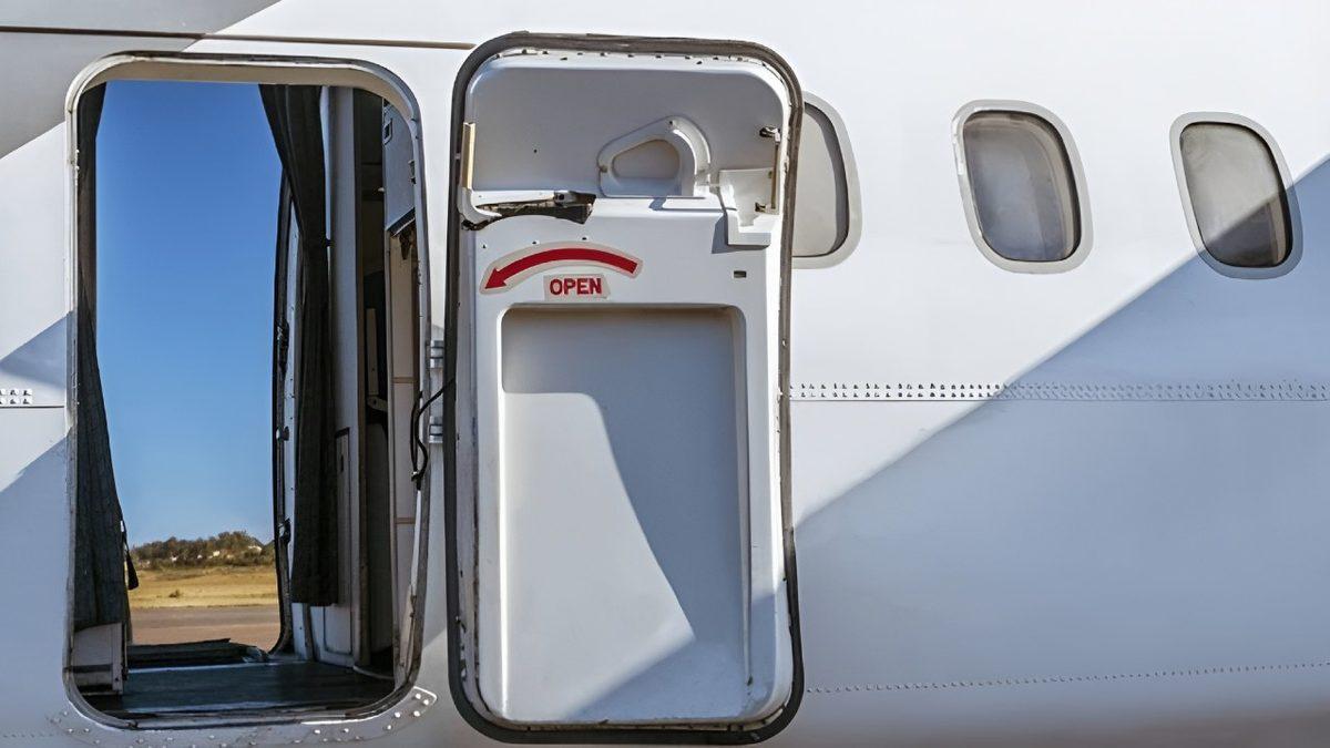 Yeni Fobi Kilidi Açıldı: Uçak Kapılarının Uçuş Sırasında Açılması Mümkün mü, Nasıl Tasarlanıyorlar?