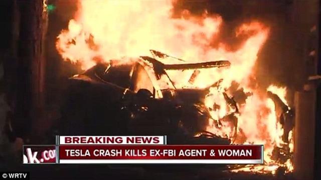 Alev Topuna Dönen Tesla Model S’in Kaza Sebebi Belli Oldu!