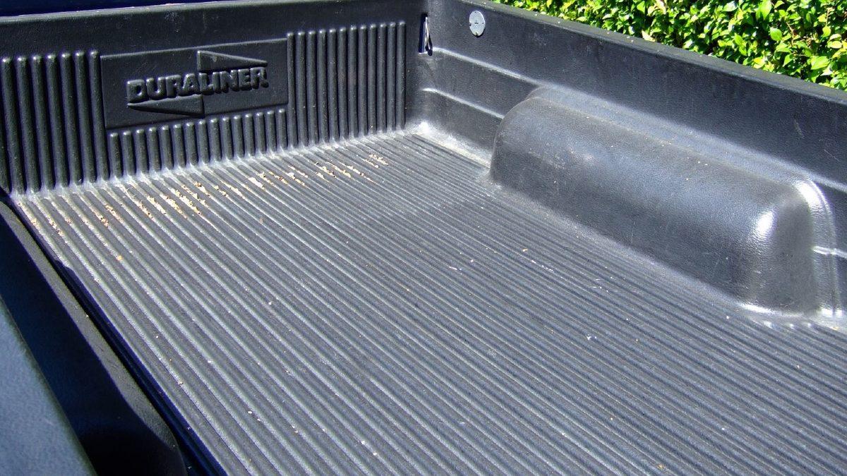 Kamyonetlerin Arka Kısımlarındaki Dikey Çizgilerin Çoğumuzun Bilmediği Amacı