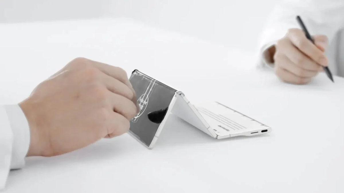 TECNO, Üçe Katlanan Konsept Telefonu 