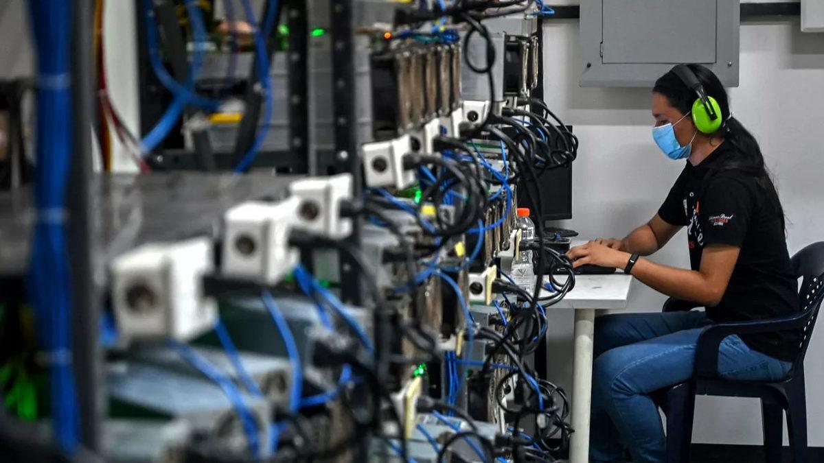 Venezuela’nın Askerî Bir Sığınakta Bitcoin Madenciliği Yapmasının Çarpıcı Sebebi! (Bunun da Arkasından Amerika Çıktı!)