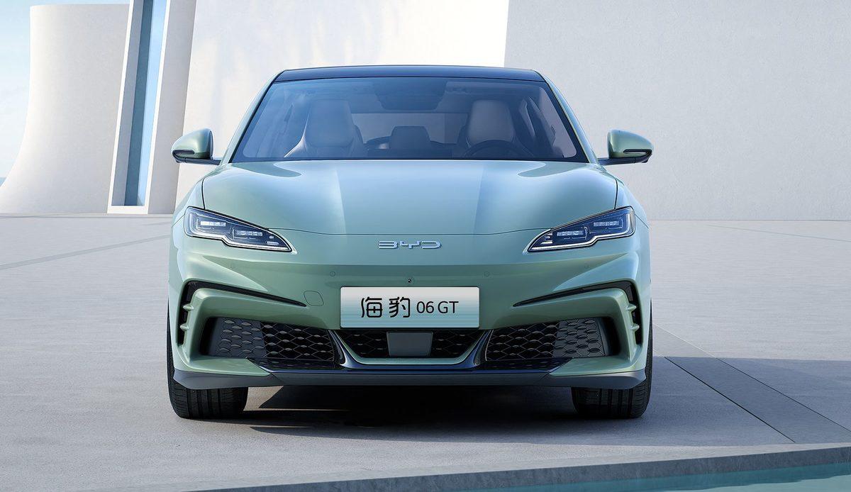 BYD, 605 Kilometre Menzilli Seal 06 GT’yi Tanıttı: Türkiye’de Üretilebilir!