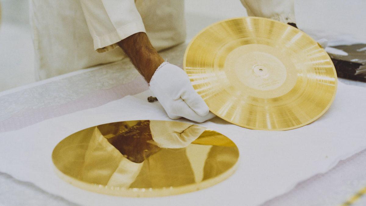 Carl Sagan, Uzaya İnsanlıktan Bir Mesaj Olması İçin Gönderdiği Plağa Neden Özellikle ‘The Beatles’ Şarkısını Koymak İstedi? (Bir de Reddedilmiş!)