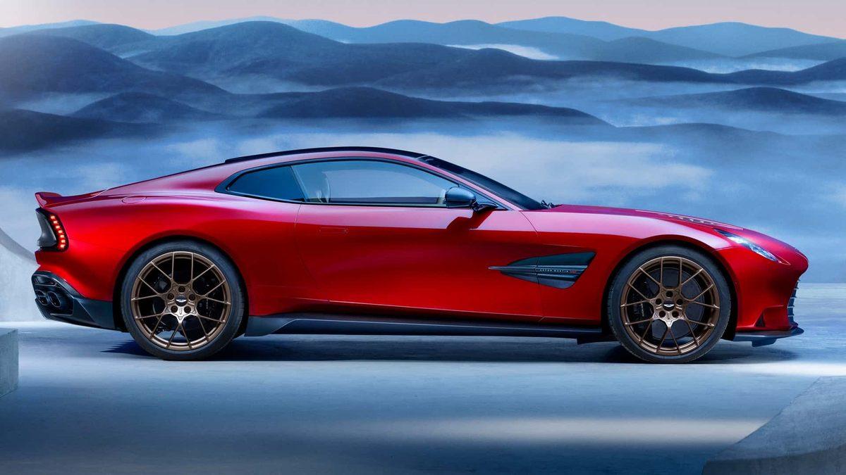 2025 Aston Martin Vanquish, Hayran Kalacağınız Tasarımı ve Kalbinizi Ağrıtacak Fiyatıyla Tanıtıldı