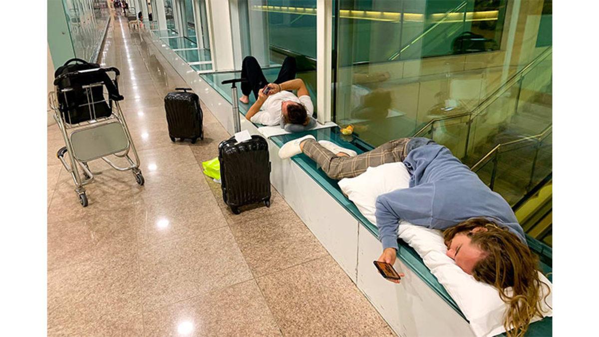 Eğer Uçuşunuz İptal Edildiyse Hangi Haklara Sahip Olduğunuzu Biliyor musunuz? (Havaalanında Uyumaya Son)