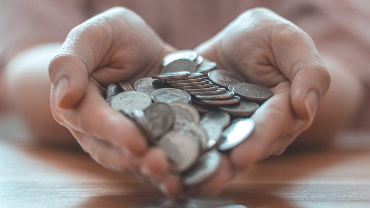 Madenî Parayı Tuttuğumuz Zaman Elimizde Oluşan O Keskin Kokunun Sebebi Ne?