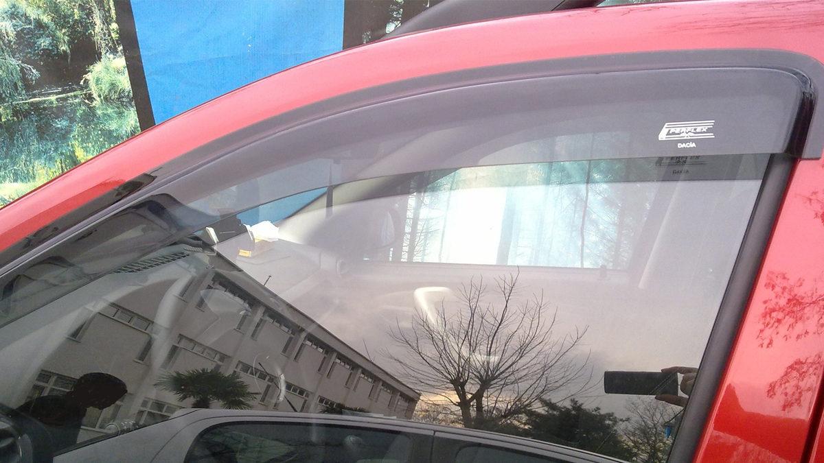 Araba Camlarının Üzerindeki Bu Rüzgârlık Gerçekten İşe Yarıyor mu Yoksa Sadece Süs Olsun Diye mi Takılıyor?