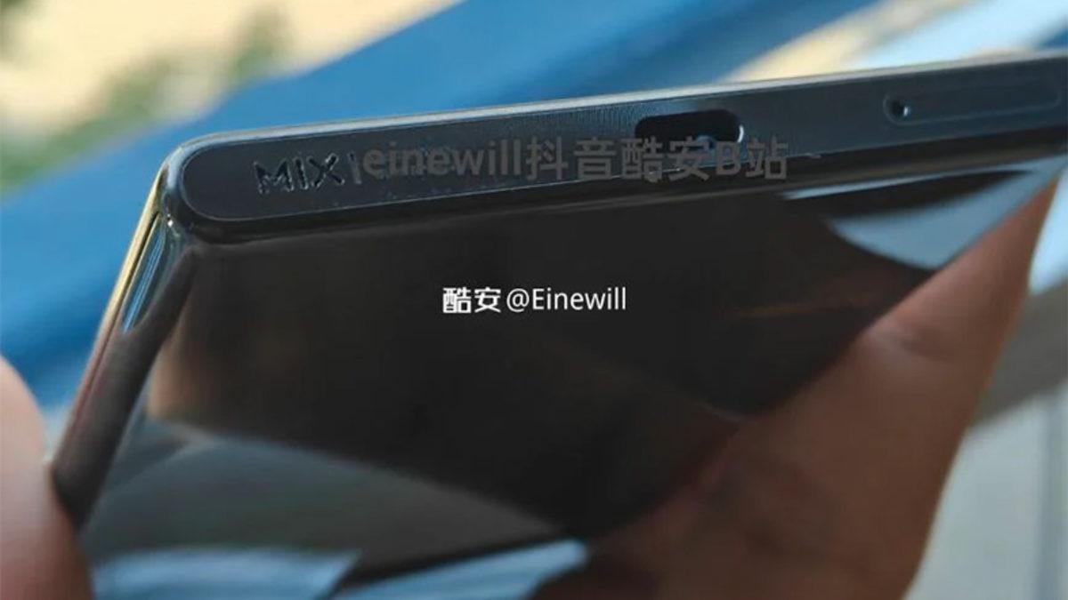 Dünyanın İlk Tamamen Tuşsuz Telefonunun Fotoğrafları Ortaya Çıktı