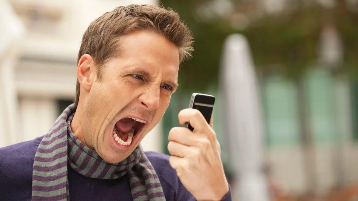 Teknoloji Bu Kadar Gelişmiş Olmasına Rağmen Telefon Görüşmelerinde Neden Hâlâ Ses Kopuklukları Yaşıyoruz?