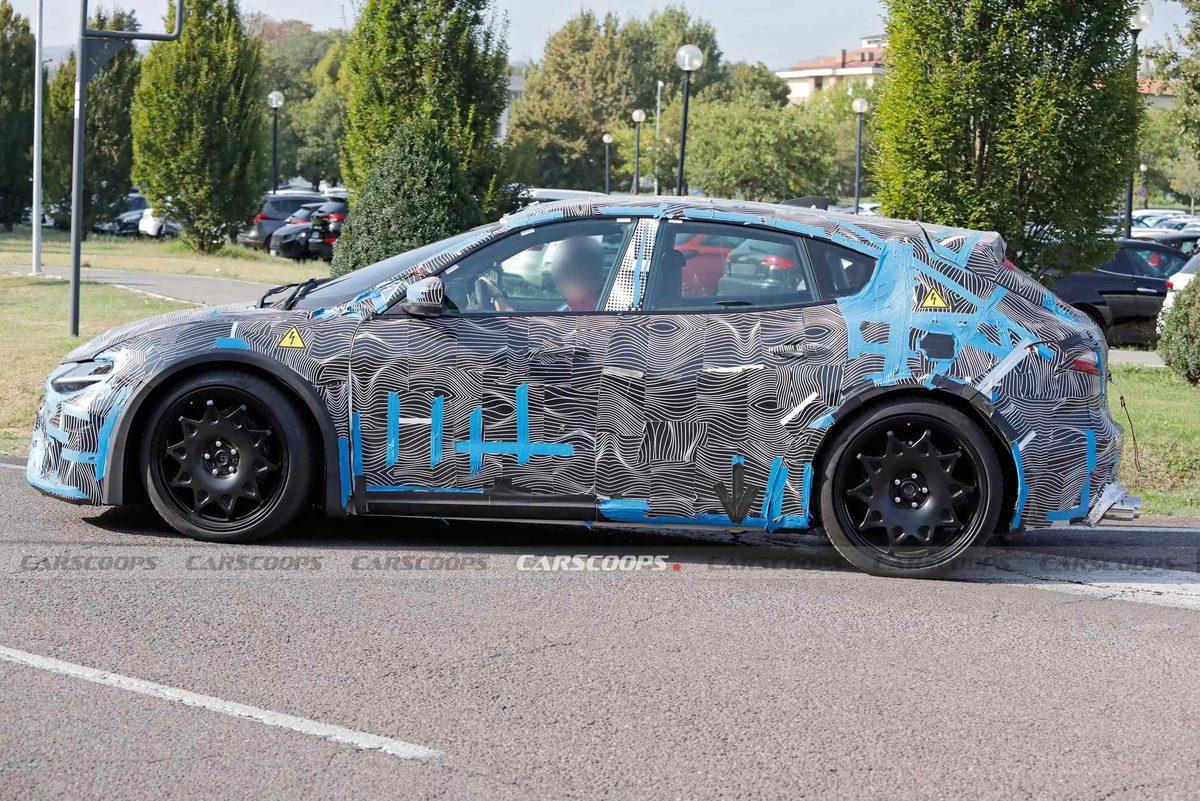 Ferrari’nin 500 Bin Dolara Satacağı İlk Elektrikli Modeli Test Edilirken Görüntülendi!