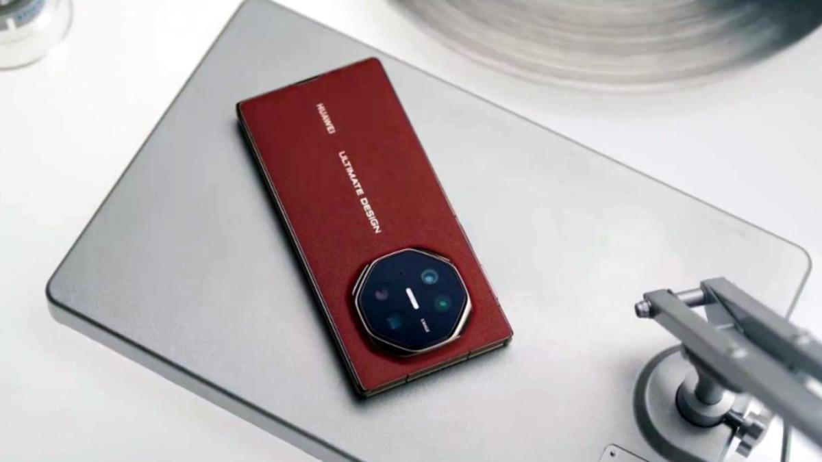 Huawei’nin Üçe Katlanabilen Akıllı Telefonu İçin Ön Siparişler Açıldı (Ama Bize Değil)