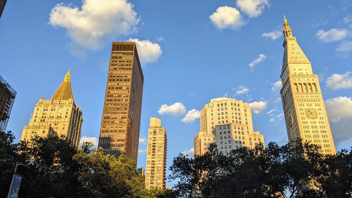 Gökdelen İnşaatlarının Arttığını Gördüğünüzde Alarm Zillerinizin Çalmasını İşaret Eden Ekonomik Gösterge: Gökdelen Etkisi!