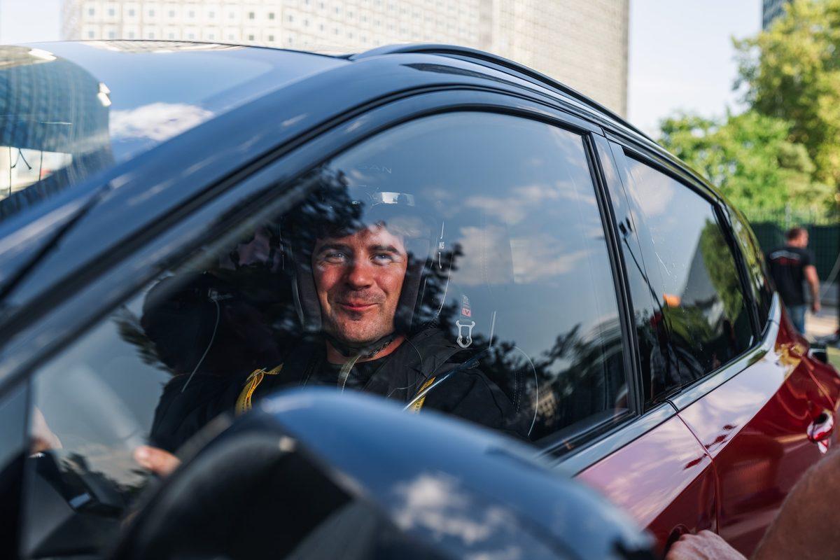 Nissan, Qashqai’ye İçinde Sürücü Varken Bungee Jumping Yaptırdı, Dünya Rekoru Kırdı! [Video]