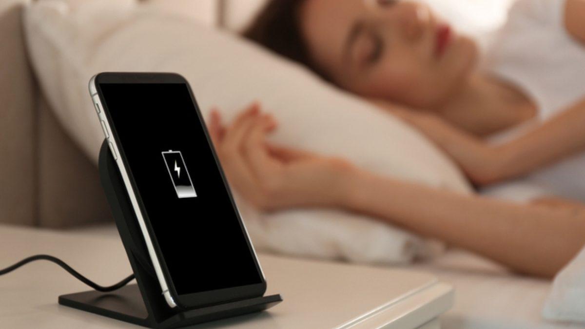 Yıl Olmuş 2024, Hâlâ Telefonların Şarj Olmasını Bekliyoruz: Telefonlarımızı Neden Saniyeler İçinde Şarj Edemiyoruz?