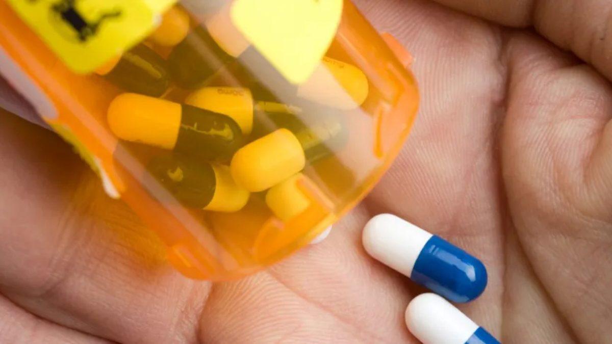Yurt Dışındaki İlaç Şişeleri Neden Özellikle Turuncu Renklidir? (Kapakları Bile Farklı Bir Açma Tekniğine Sahip!)