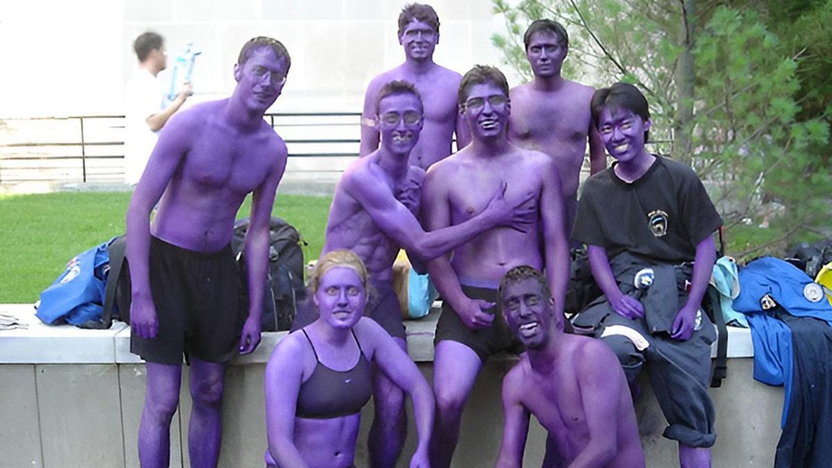 Kanada’da, Mühendislik Öğrencileri Neden Kendilerini Mora Boyuyor? Bu İlginç Geleneğin Altında Yatan Derin Anlamı Açıklıyoruz!