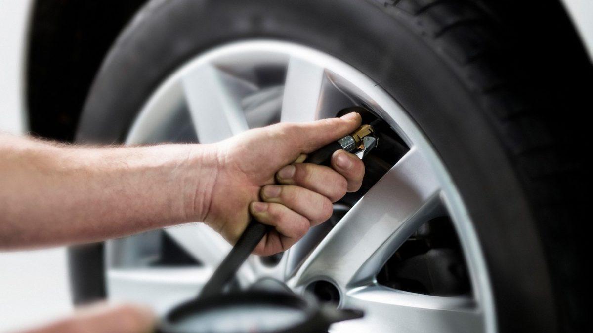 Havasız, Kauçuk Lastikler Varken Neden Hâlâ Havayla Doldurulan Lastikleri Kullanıyoruz? Öğrenince ’Boşuna Değilmiş’ Diyeceksiniz