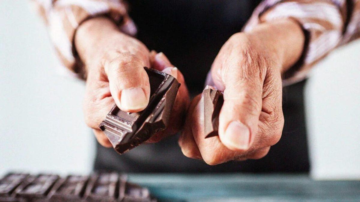 Her Gün Düzenli Olarak Çikolata Yediğinizde Vücudunuzda Neler Olur? (Etkileri Sizi Epey Şaşırtacak!)