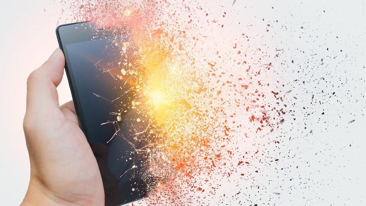 Yeni Fobi: Telefonların Hack’lenerek Bomba Gibi Patlatılma İhtimali Var mı?
