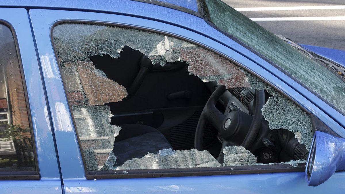 Arabaların Ön Camları Neden Yan Camlar Kadar Kolay Kırılmıyor? İkisinin de Farklı Avantajları Var!