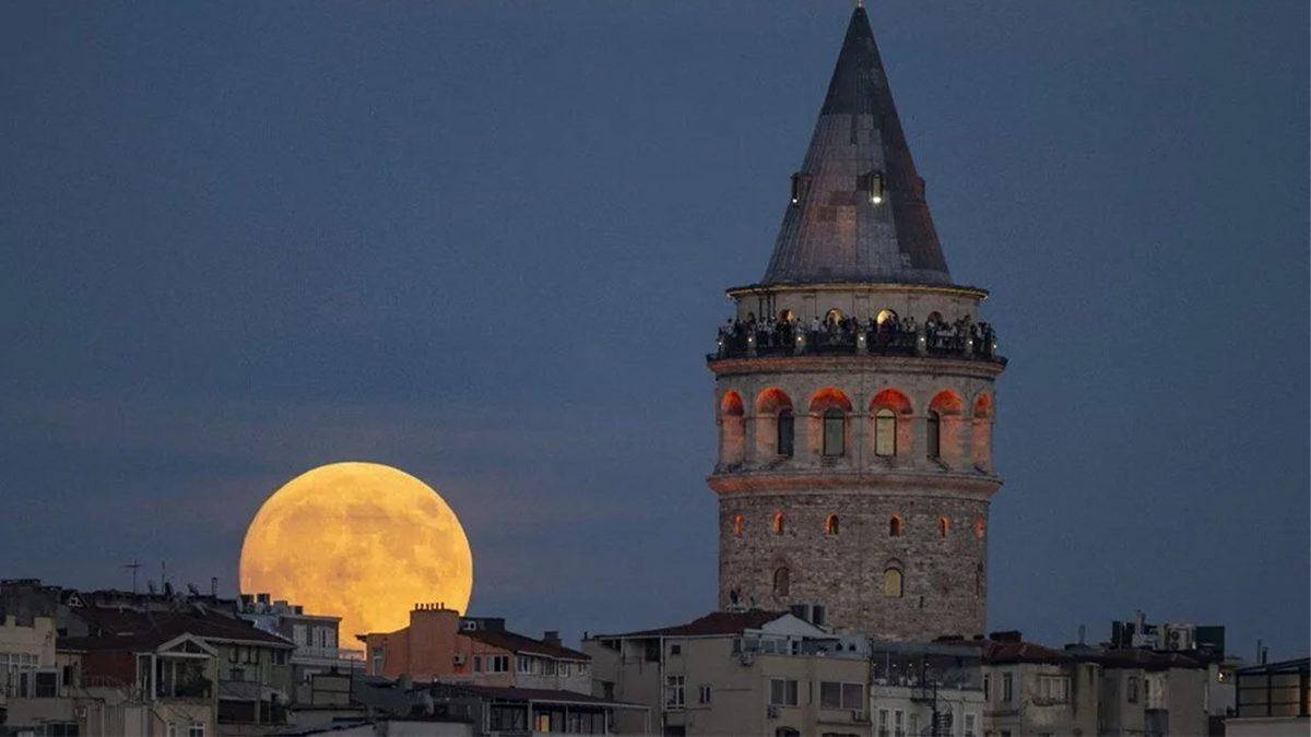 Süper Kanlı Ay Tutulması, Eşsiz Anlar Yaşattı: İşte Dünyanın Dört Bir Yanından Paylaşılan Görüntüler