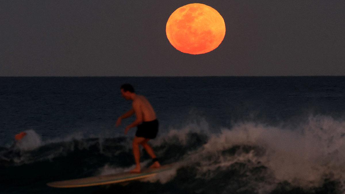 Süper Kanlı Ay Tutulması, Eşsiz Anlar Yaşattı: İşte Dünyanın Dört Bir Yanından Paylaşılan Görüntüler