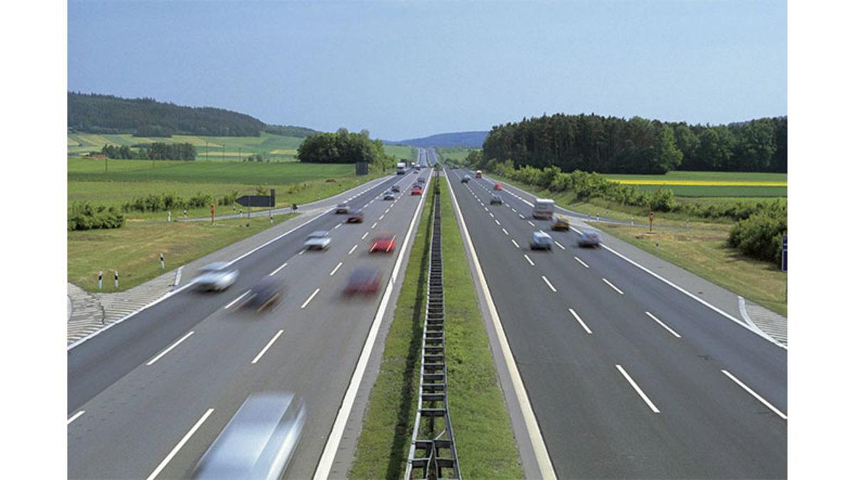 Her Ülkenin Otobanında Bulunan Hız Sınırı Kendisini 