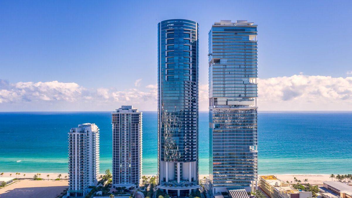 Porsche ve Aston Martin Gibi Lüks Otomobil Markaları Neden Gökdelen İnşa Etmeye Başladı? (Sebebi Yalnızca Gayrimenkul Piyasasına Girmek Değil!)