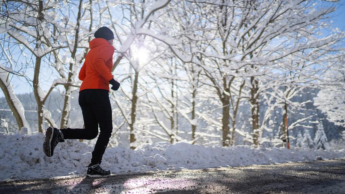 Soğukta Koşmak mı Yoksa Yürümek mi Daha Mantıklı? Hangi Seçenek Sıcak Tutuyor?