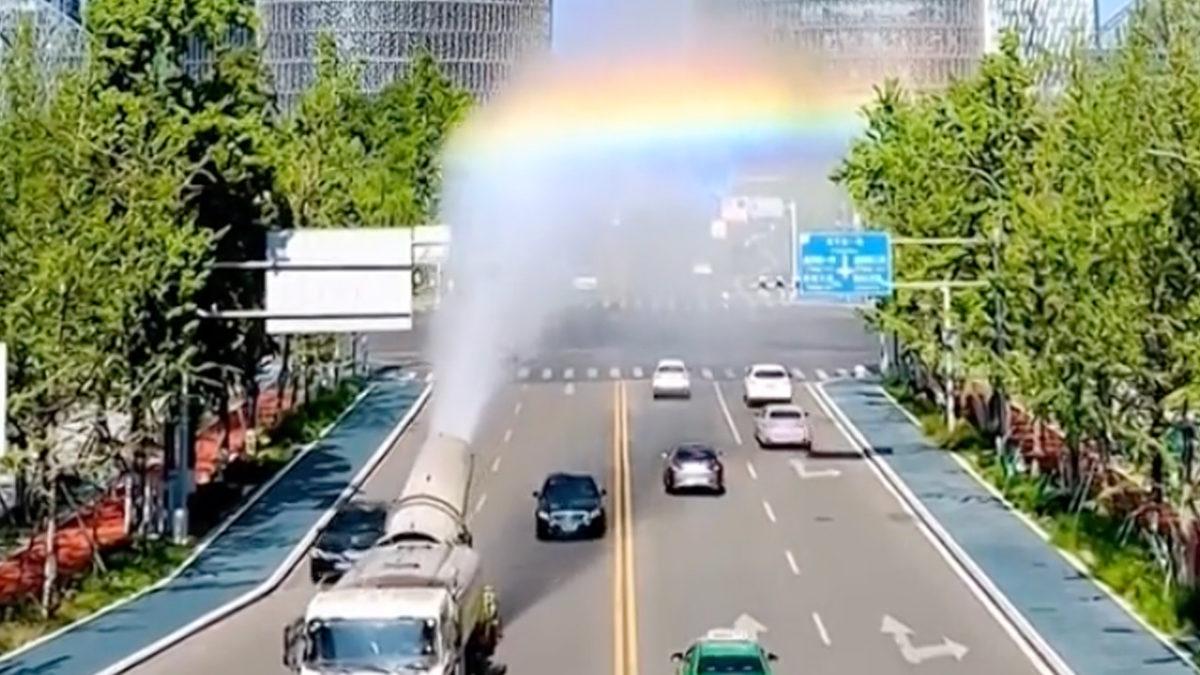 Çin’deki Bazı Kamyonlar Neden Sokaklara Koskoca Sis Bulutları Bırakıyor?