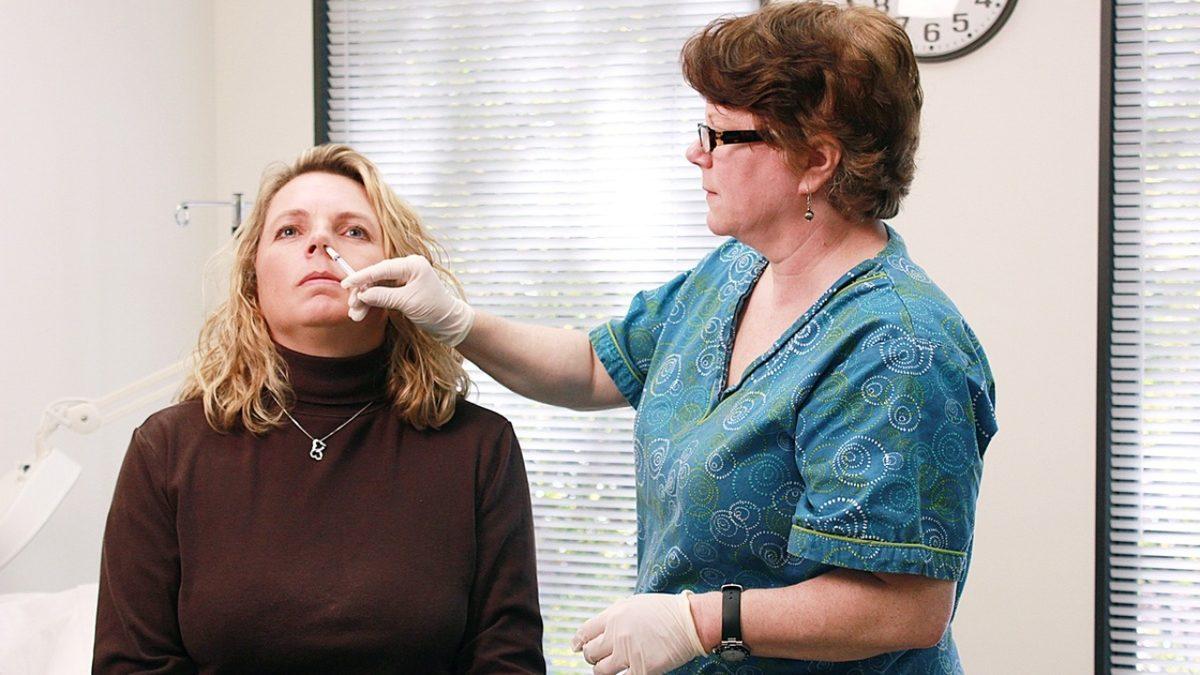 Eczane Eczane Gezip Aşı Aramaya Son: Gelecek Yıl Evde Kendi Kendimize Grip Aşısı Yapabileceğiz (Hem de İğnesiz)