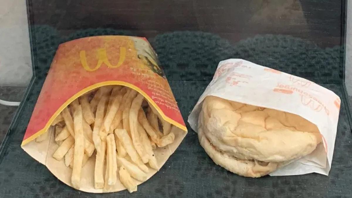 İzlanda’da Satılan Son McDonald’s Hamburgeri 14 Yıldır Nasıl Hâlâ Bozulmadan Durabiliyor?