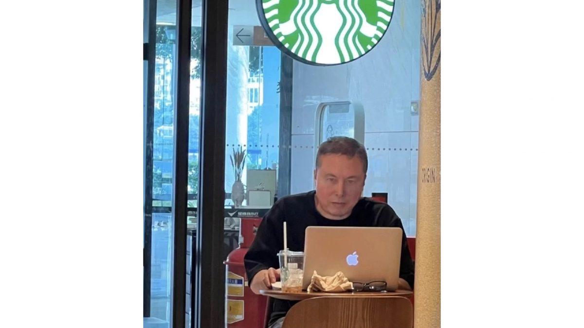 Elon Musk Yine Şaşırtmadı: X’te Mavi Tik Almanın 8 Dolar Olmasının Starbucks ile Tuhaf Bağlantısı