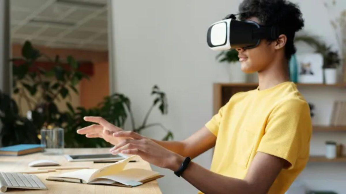 Geleceğin Sınıfı Burada: İngiltere’nin İlk ’Öğretmensiz’ Yapay Zekâ Sınıfı Açıldı!