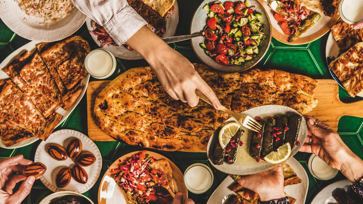 Yazın Diyet Yapanlar Seri Üzgün: Kışın Daha Fazla Yemek Yeme İsteğimizin Altındaki Sebepleri Açıklıyoruz