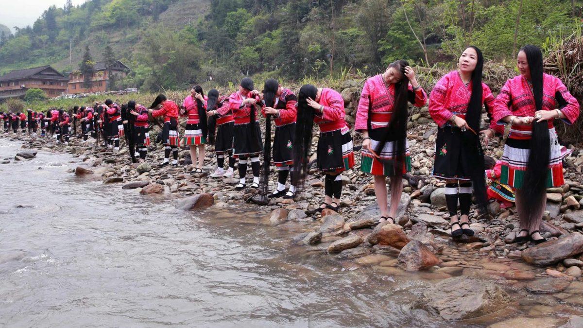 Âdeta Rapunzel Diyarı: Huangluo Köyü’ndeki Kadınların, Saçlarını Hayatları Boyunca Yalnızca 1 Kez Kesmelerinin Nasıl Bir Sebebi Var?