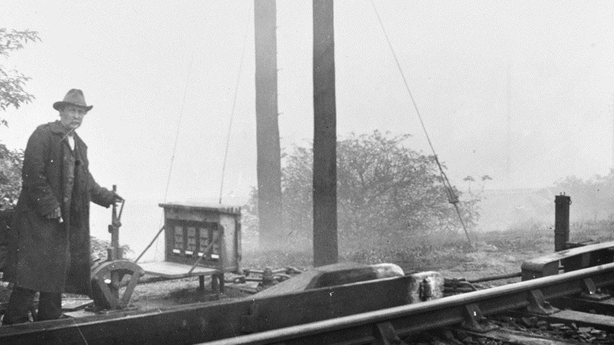 Tren Raylarında Güvenliği Sağlamak İçin Birçok Yöntem Olsa da Neden Hâlâ 1800’lerden Kalma Sis Patlayıcıları Kullanılıyor?