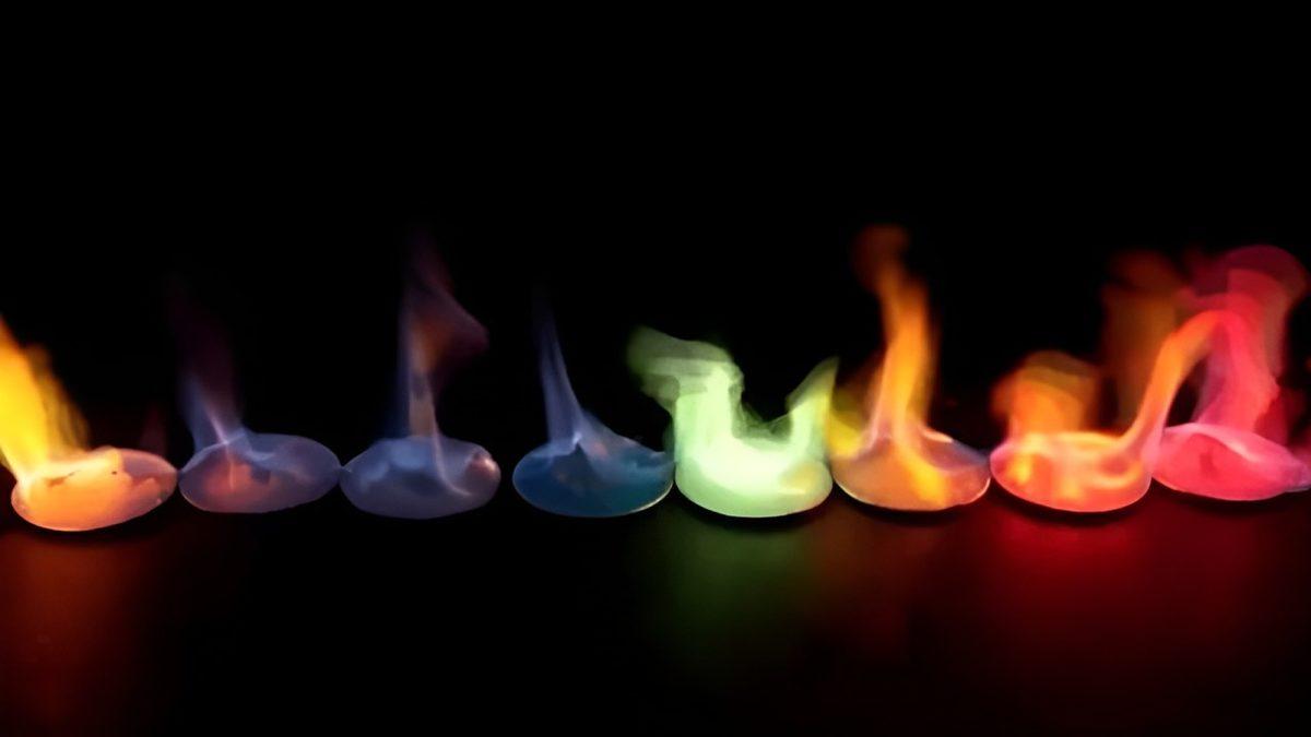 Ardında Muhteşem Bir Kimya Var: Alevlerin Renklerini Birbirinden Farklı Yapan Şey Nedir?
