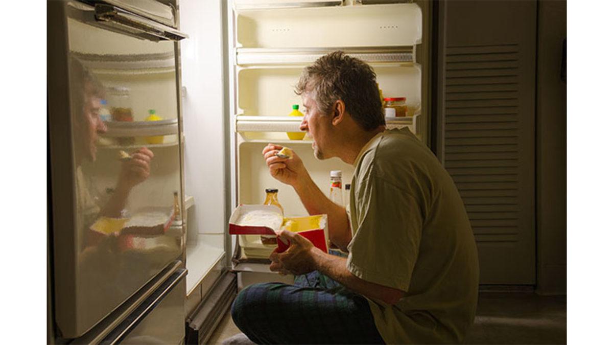 Gece Neden Bir Şeyler Yemek İstediğimizi Öğrenince Mutfağın Yanından Geçerken Artık İki Kere Düşüneceksiniz