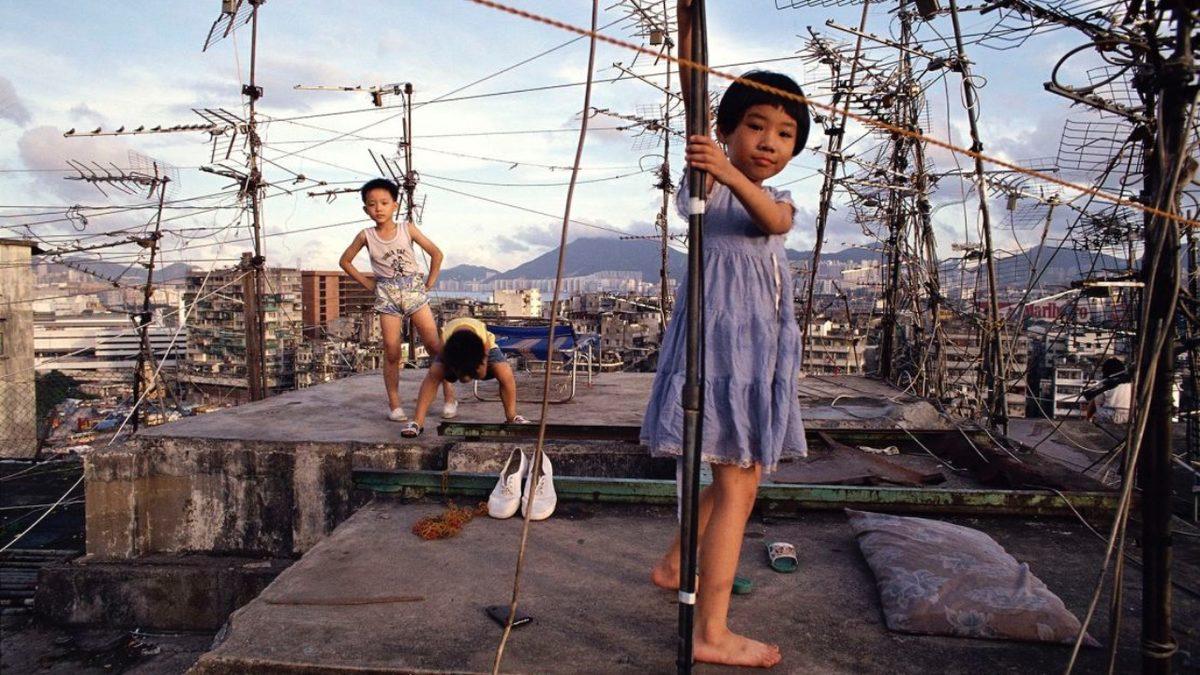 Çin’deki, Kanun Olmayan ve Her Tarafı Duvar Örülü Enteresan Şehir: 2 Kişi Yan Yana Bile Yürüyemiyormuş!