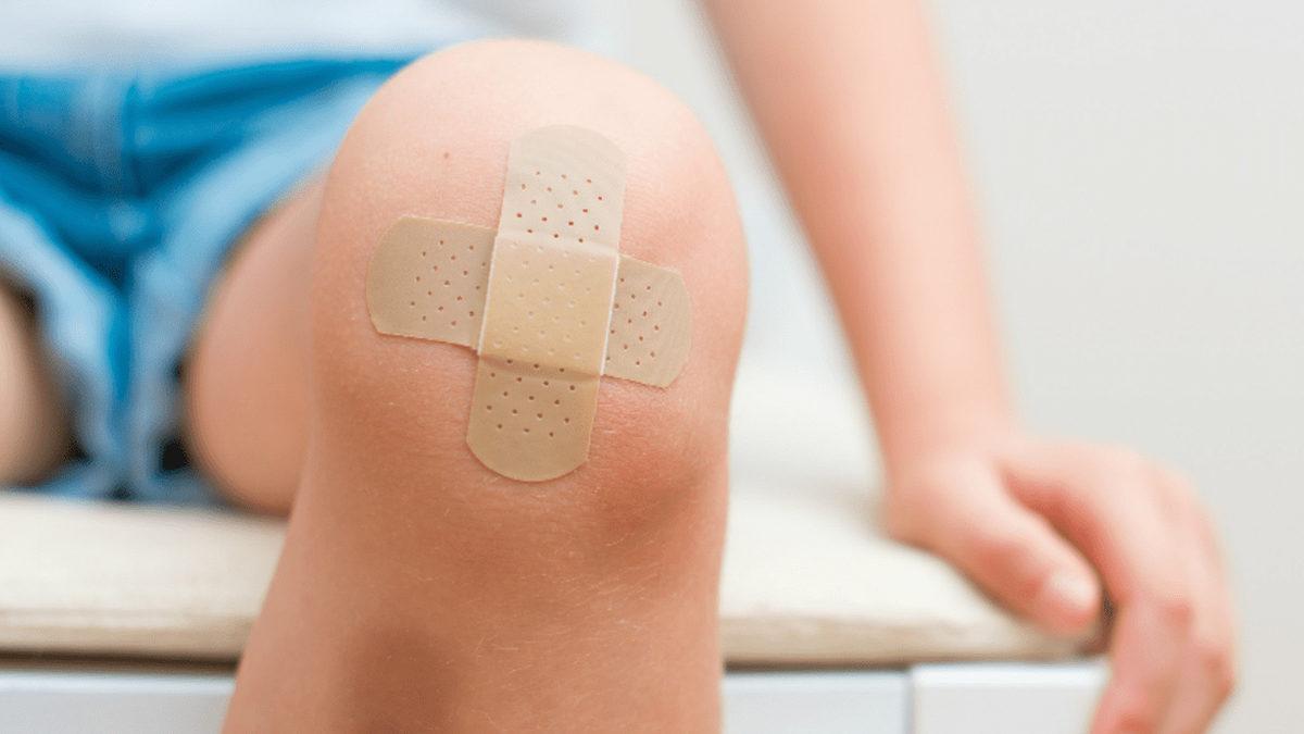 Küçük Yara ve Kesikleri İyileştirmede Yara Bandı mı Yoksa Açık Bırakmak mı Daha Etkili?