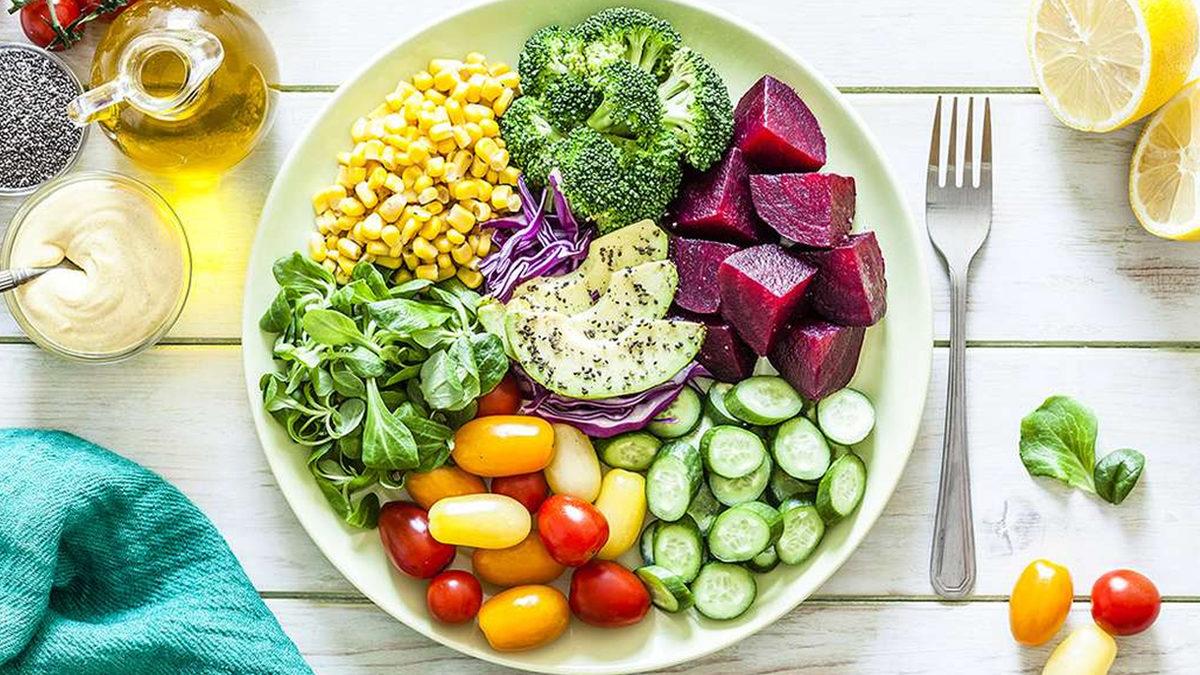 Kırmızı, Sarı ve Mavi: Yemeklerdeki Renkler İştahımızı Nasıl Değiştiriyor?