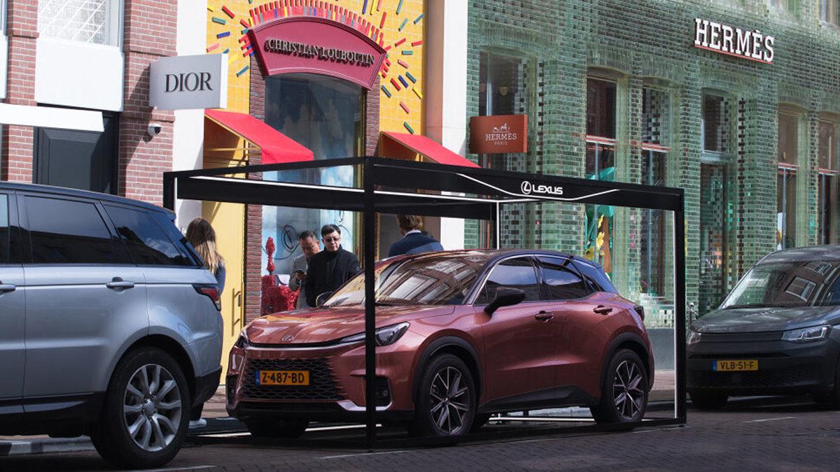 Lexus’un Sadece Aracı Park Ederek Yaptığı Gerilla Pazarlama Kampanyası Nasıl Oldu da Büyük Bir Başarıya Ulaştı?