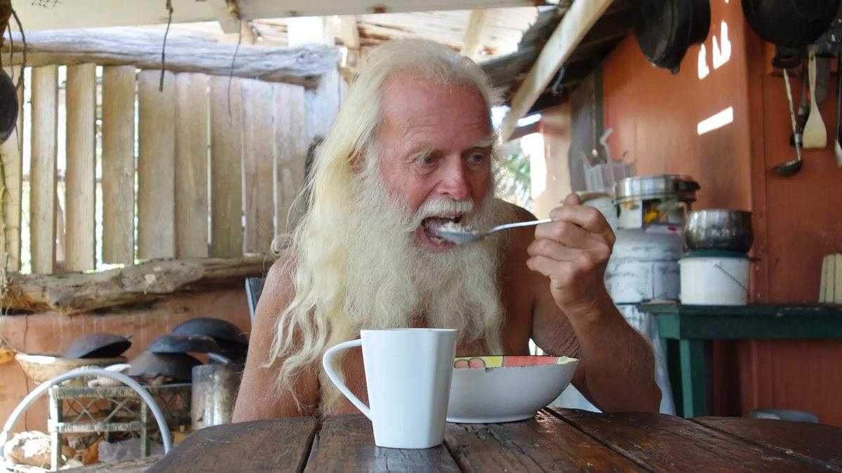 Milyon Dolarlık Servetini Kaybedip Issız Bir Adada 27 Yıldır Tek Başına Yaşam Süren Adamın İlginç Hikâyesi