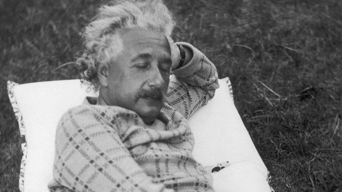 Albert Einstein’ın, Bilim İnsanı Profiline Pek de Uyumlu Bulamayacağınız 5 Gündelik ve Bir O Kadar İlginç Alışkanlığı