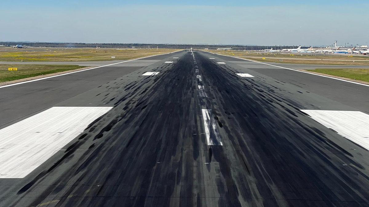 Uçakların İnerken Pistlerde Bıraktığı Bu İzler Uçuş Güvenliği Açısından Neden Büyük Bir Sorun?