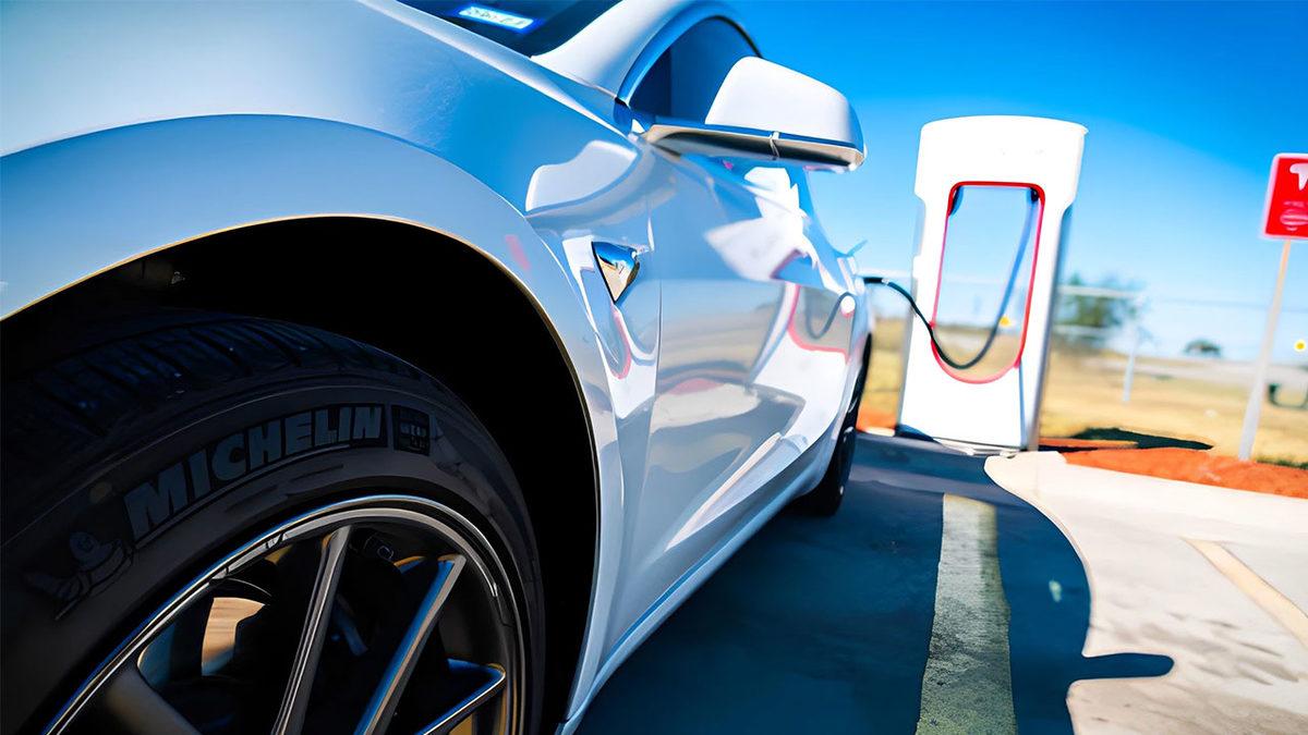 Benzinli Otomobillerin Kabusu, Elektrikli Otomobillerin Rüyası: Dur-Kalk Trafik Nasıl Elektrikli Otomobillerin Şarj Olmasını Sağlıyor?