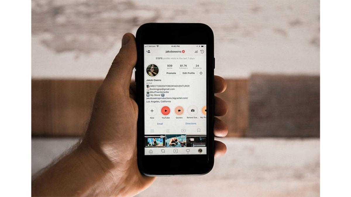 Sosyal Medyaya Story ve Fotoğraf Attıktan Sonra Neden Onlara Dönüp Dönüp Tekrar Bakıyoruz?