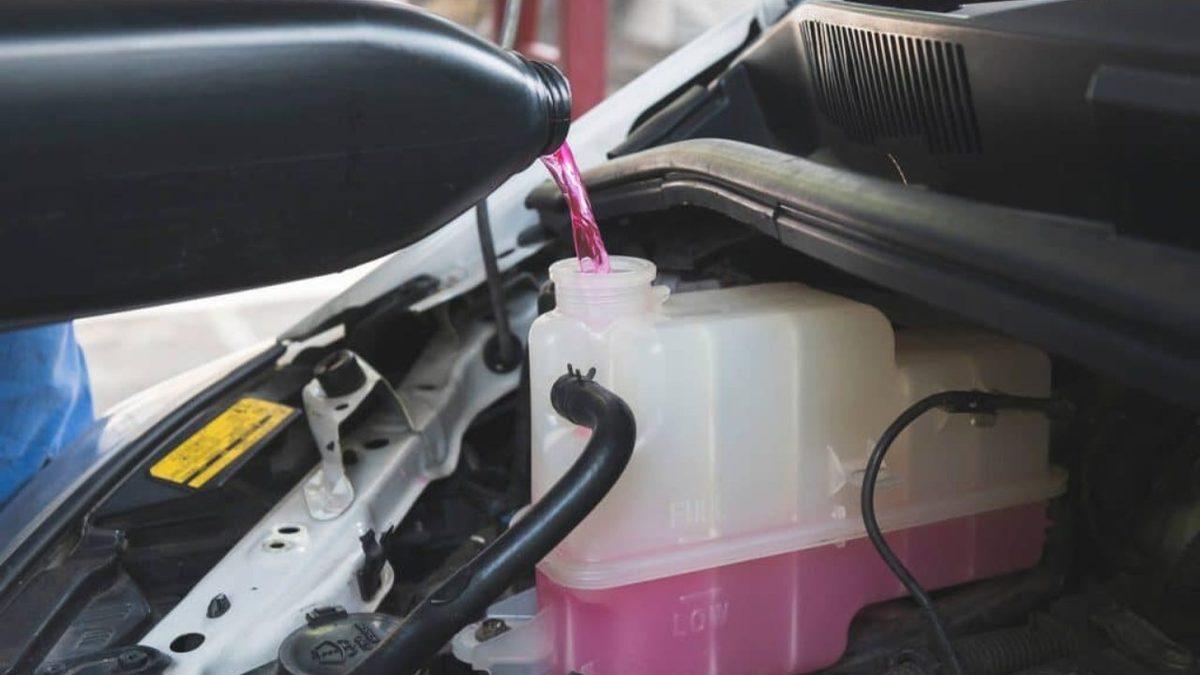 Eğer Araba Sürerken Burnunuza Bu Kötü ve Tuhaf Kokular Geliyorsa Yakında Sanayi Yolu Gözükecek Demektir!