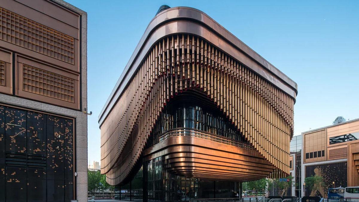 Şanghay’daki Finans Merkezinin Dış Cephesi Nasıl Oluyor da Hareket Edip Yer Değiştirebiliyor?